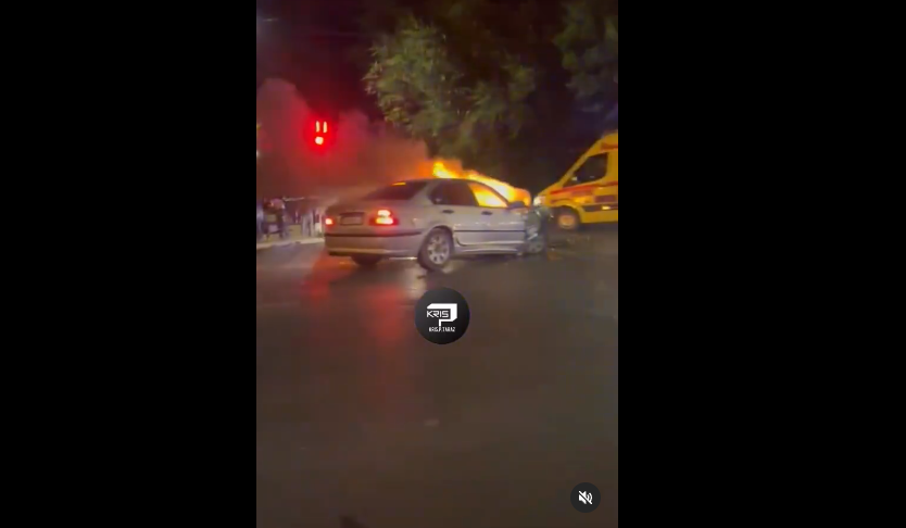 В Таразе загорелся автомобиль посреди дороги - видео