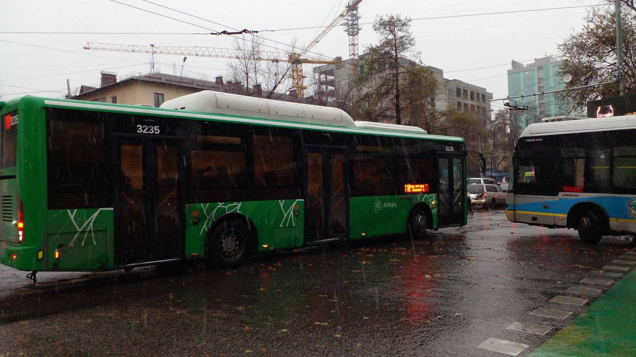 В Алматы за день случилось два ДТП с участием общественного транспорта