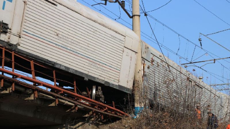 Под Карагандой с рельсов сошли 14 грузовых вагонов