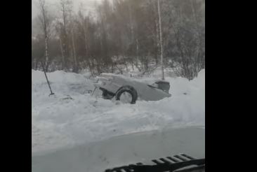 В ВКО машина с пассажирами попала под лавину