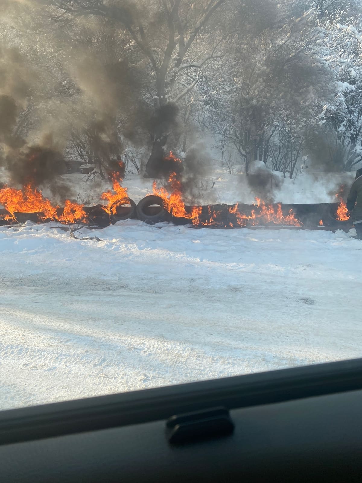  Больше трех дней без воды и в холоде: что происходит в терпящем бедствие поселке Алматинской области  