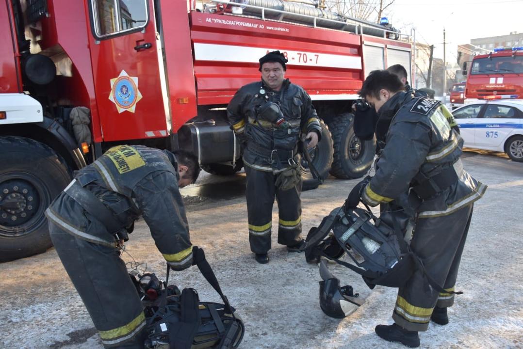 250 человек эвакуировали из горящего супермаркета в Петропавловске