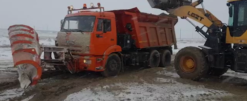 На республиканских автотрассах южных регионов страны в усиленном режиме ведется борьба с гололедом