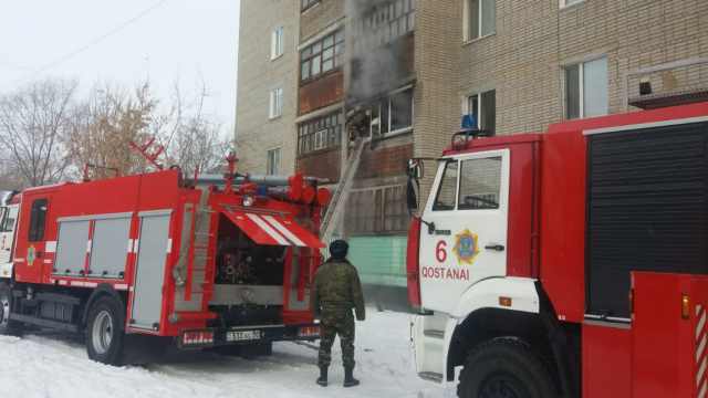 Костанайский день начался с пожара в многоэтажке - видео