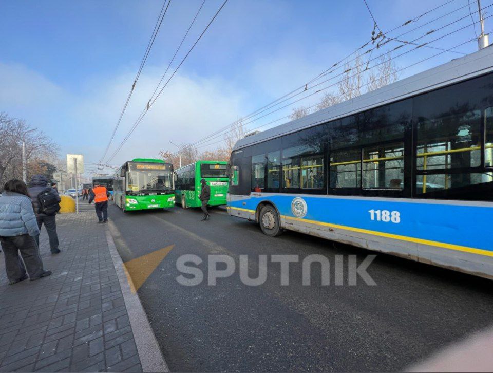 В Алматы произошло ДТП с участием автобусов