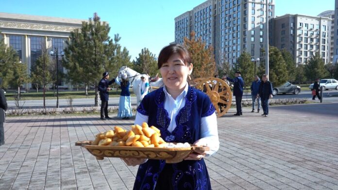 В Шымкенте раздали миллион бауырсаков