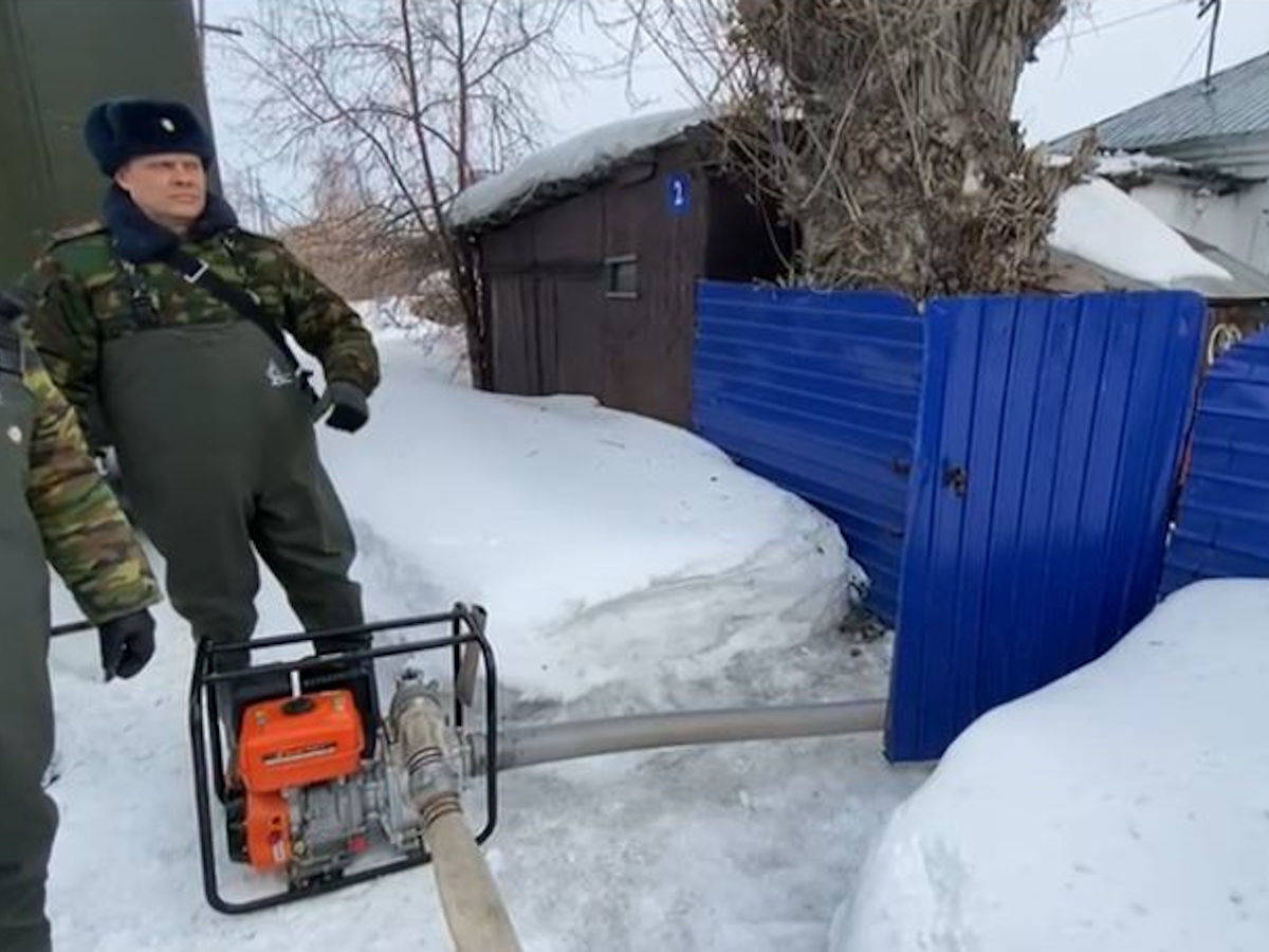 В ВКО спасатели ликвидировали условное подтопление домов