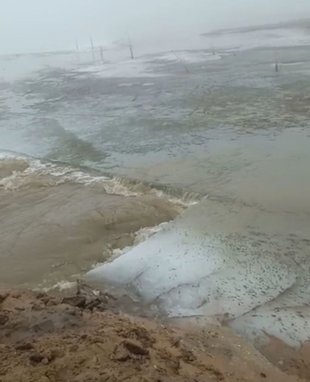 В ЗКО талые воды разрушили дамбу