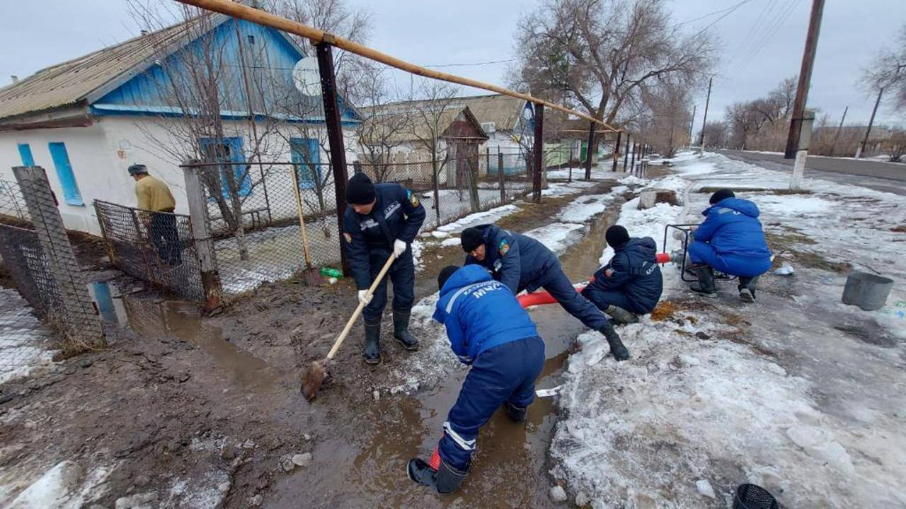 В Западно-Казахстанской области из 5 домов полностью откачана вода