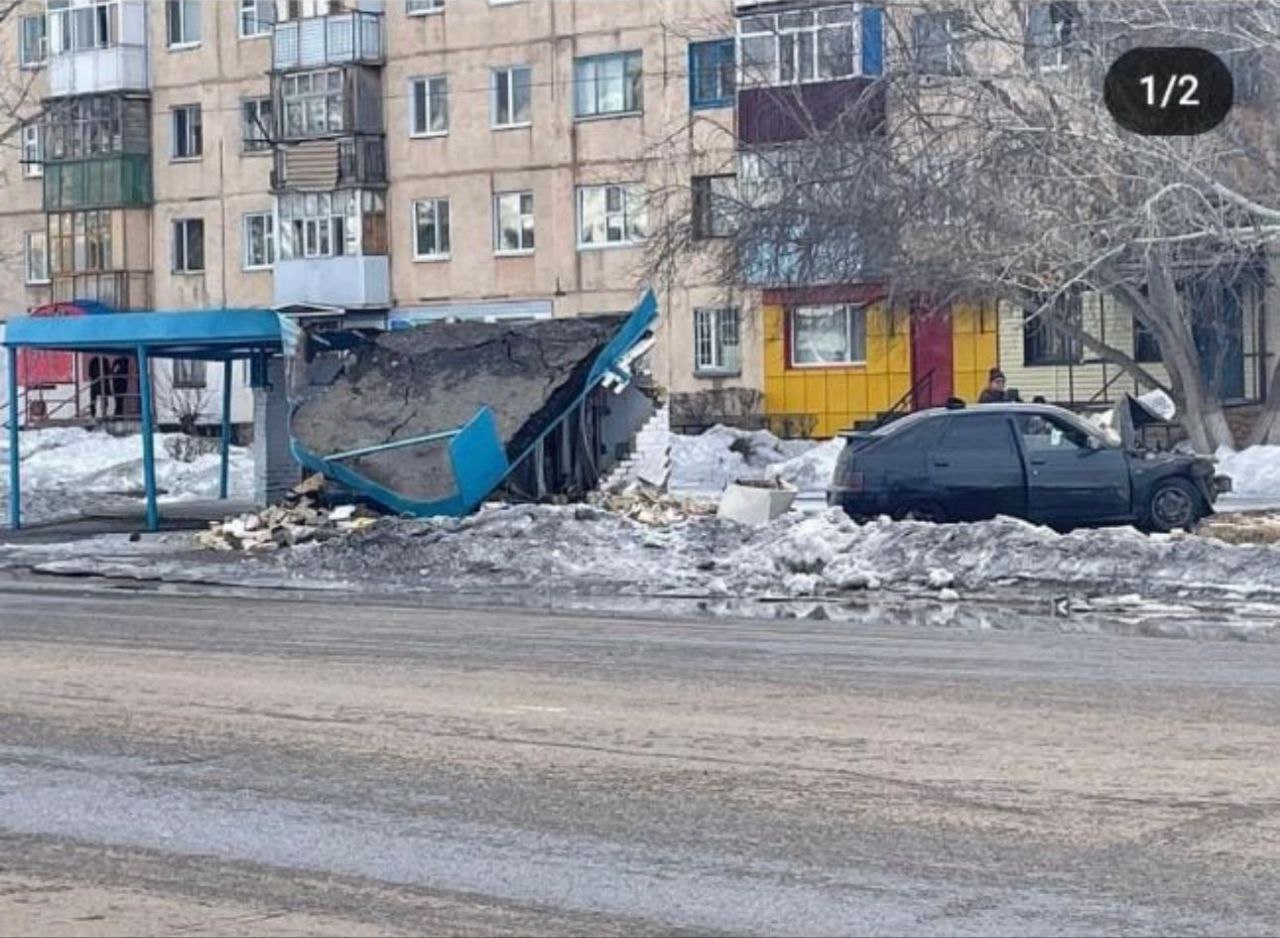 Пьяный водитель снес остановку в Аркалыке