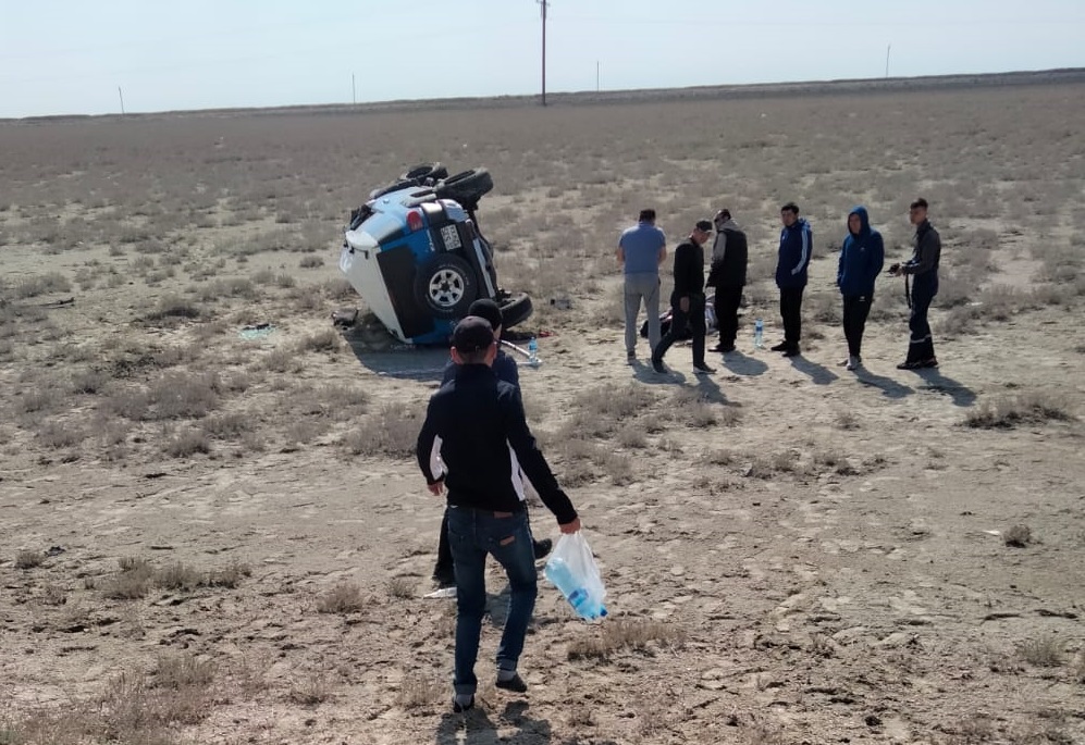 В Мангистау на трассе в ДТП перевернулся внедорожник