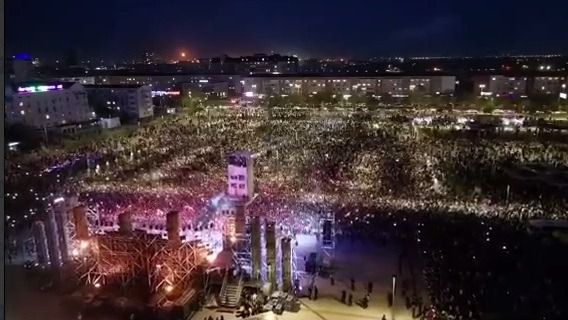 В Атырау во время концерта потерялись 172 ребенка 