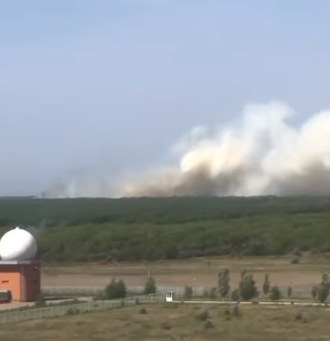 В столице загорелся сухостой