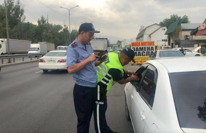 В Алматы у должников отобрали 131 автомобиль