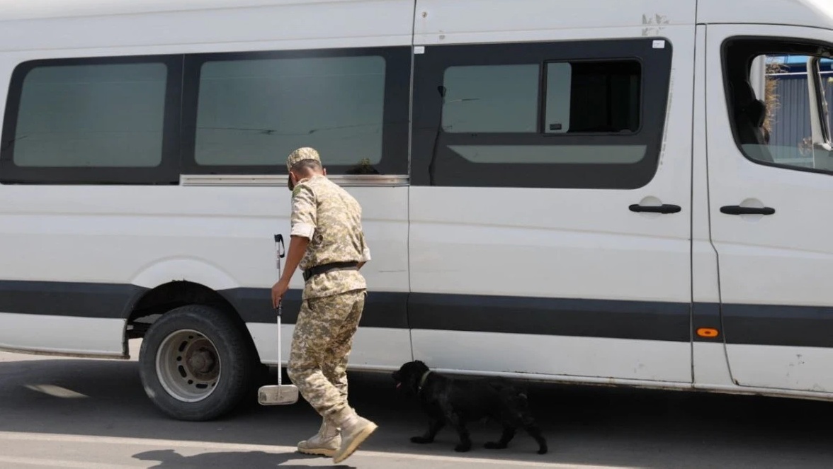 Шесть легковых авто пытались незаконно вывезти из Казахстана в Кыргызстан