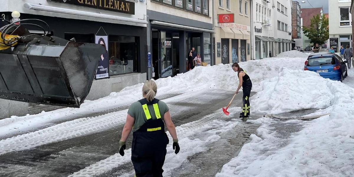 В Германии выпал град толщиной 30 сантиметров