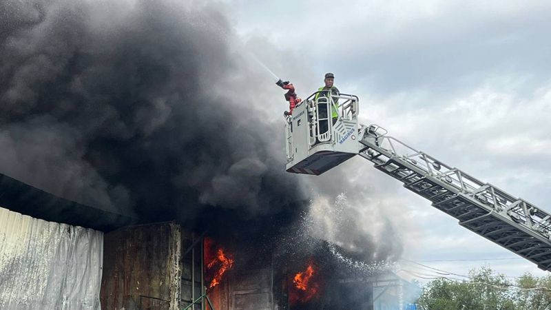 Пожар на складе в Алматы был локализован 