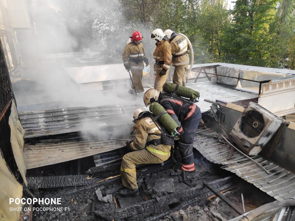 При пожаре в Таразе эвакуированы 30 человек 