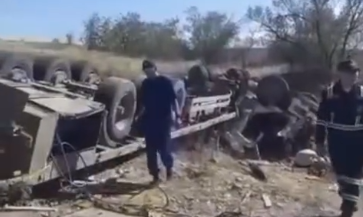 Фура перевернулась на полном ходу в области Жетысу - видео