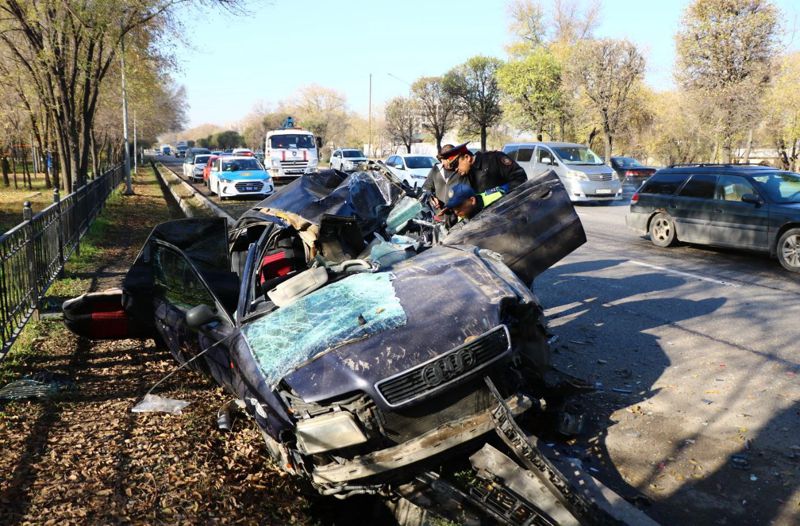 В Алматы 18-летняя девушка погибла в ДТП 