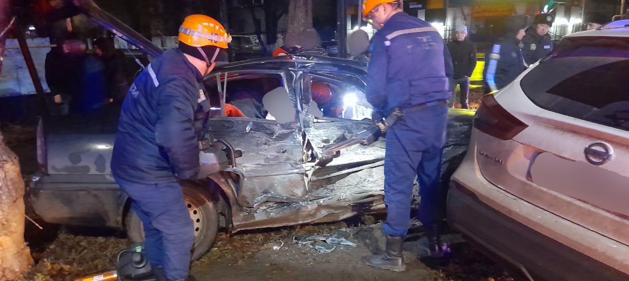 В Уральске мужчину зажало в автомобиле после ДТП