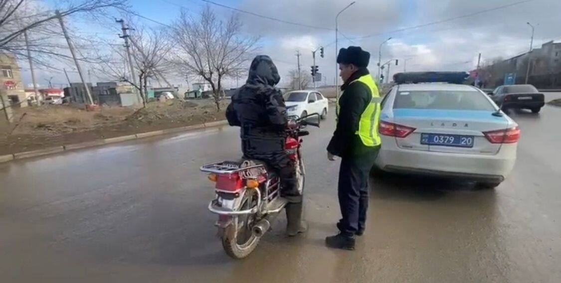 В Сатпаеве арестовали пьяного мотоциклиста 