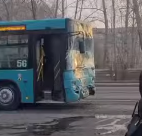 В Карагандинской области столкнулись два пассажирских автобуса