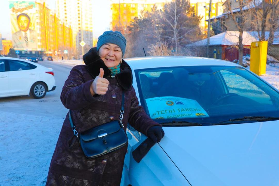 В Астане организовали бесплатные горячие обеды и такси