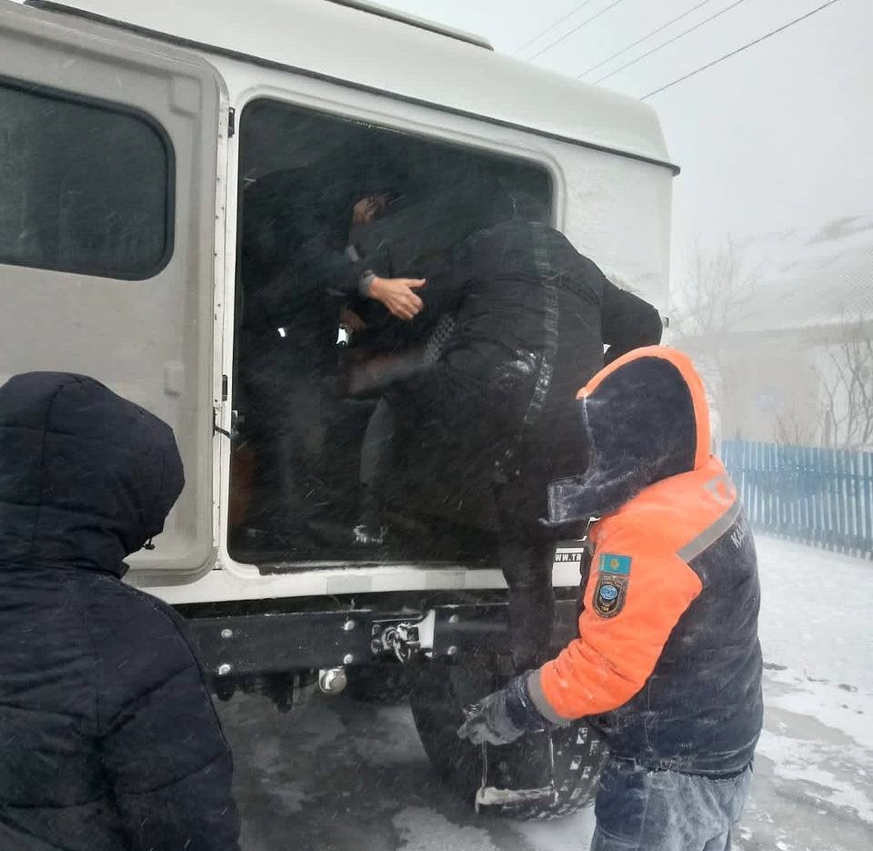 Более 300 человек спасли и эвакуировали на трассах за прошедшие сутки 