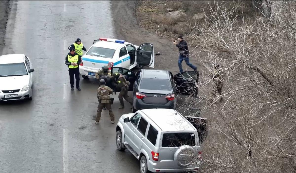 В Абайской области задержали группу воров-домушников