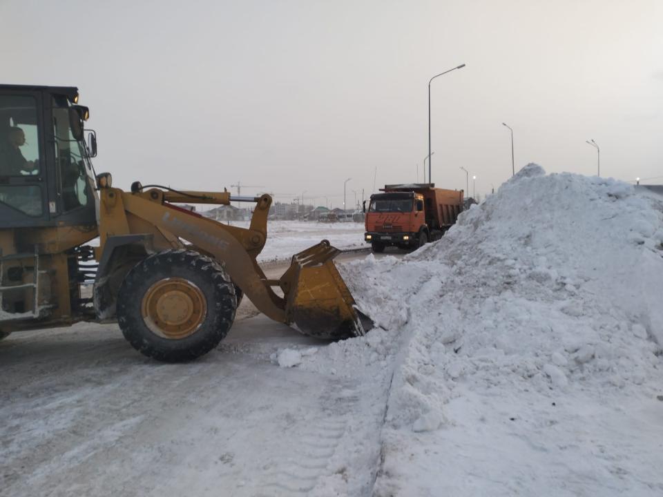 В столице в уборке снега задействовано более 2 300 дорожных рабочих