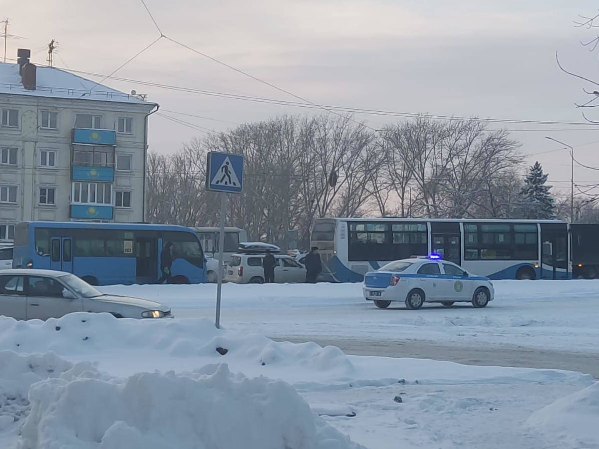 В Усть-Каменогорске случилось ДТП с общественным транспортом