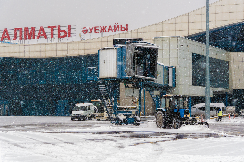 В Алматы в аэропорту из-за ухудшения погоды задерживаются рейсы