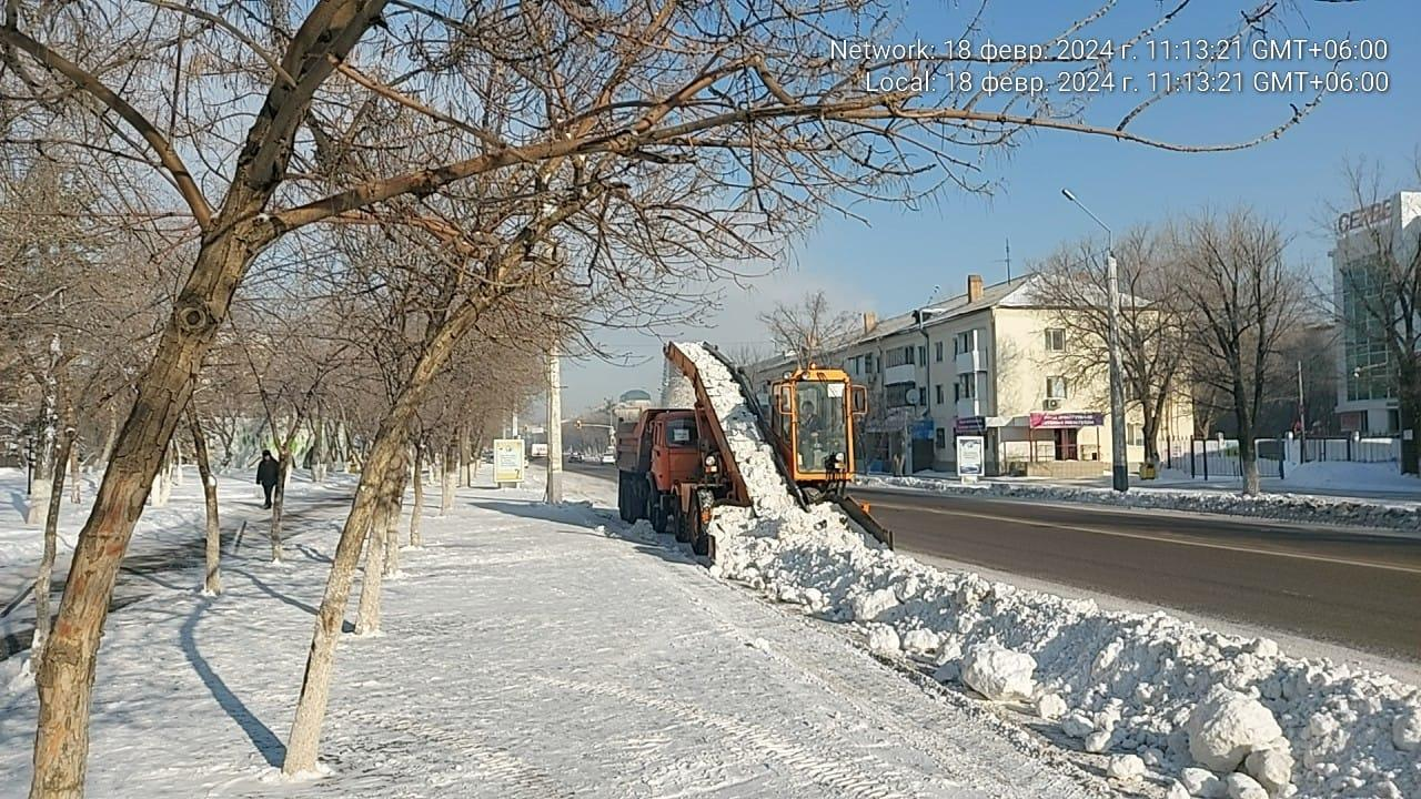 Из Астаны за ночь вывезли более 16 тысяч кубометров снега