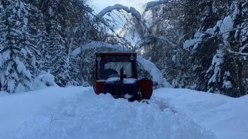 Республиканскую трассу в ВКО перекрыла крупная лавина