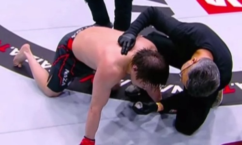 Жалгаса Жумагулова заставили ползать на коленях после ухода из UFC