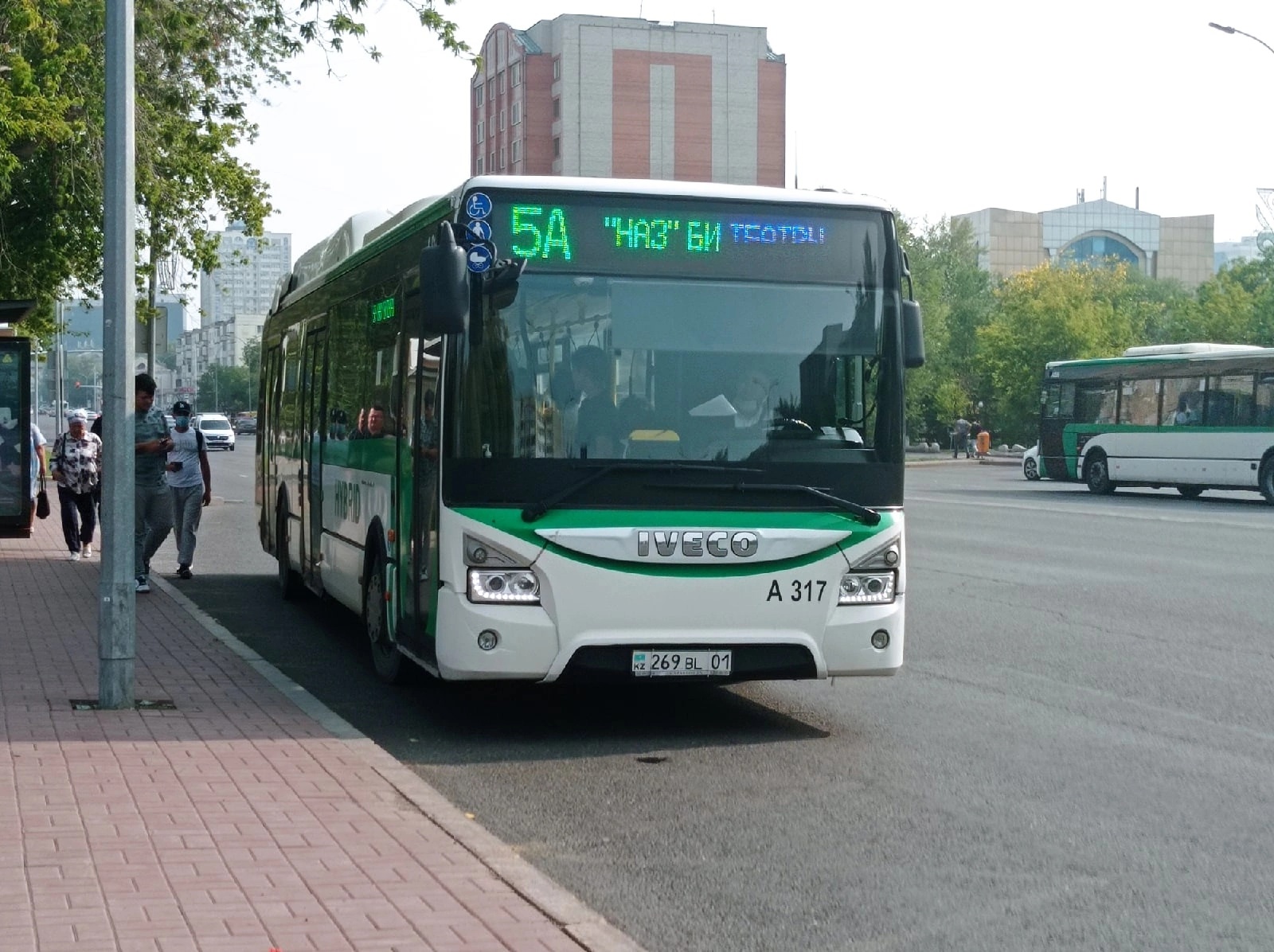 Схемы движения четырех маршрутов временно изменили в Астане