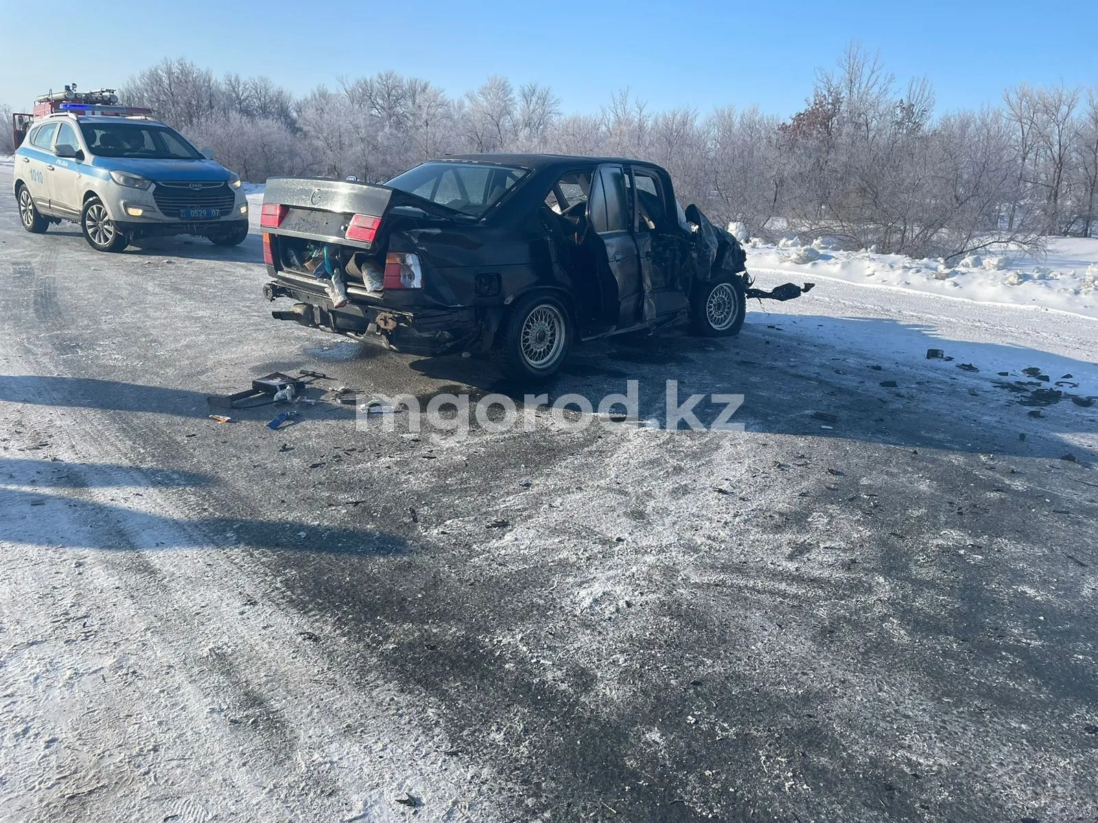 На трассе в ЗКО столкнулись три автомобиля