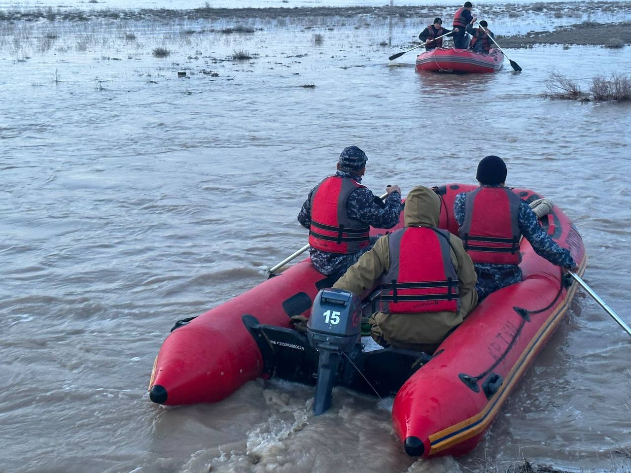 В Абайской области до сих пор ищут трех пропавших на воде людей