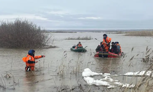 Вода в реке Урал продолжает прибывать