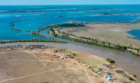 В реке Урал продолжает расти уровень воды 