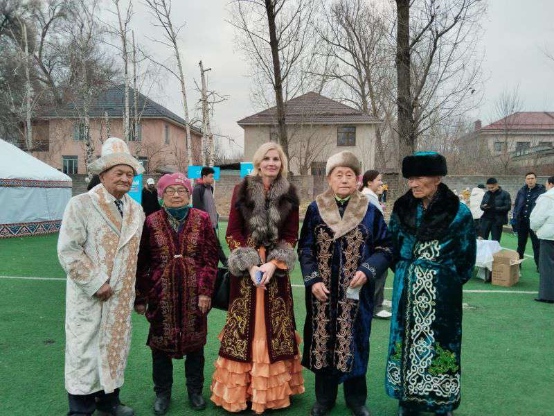 «Знакомые называют меня наглядным пропагандистом казахской культуры» – финансист Елена Константинова