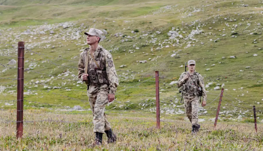 На границе Казахстана задержали более трех тысяч человек