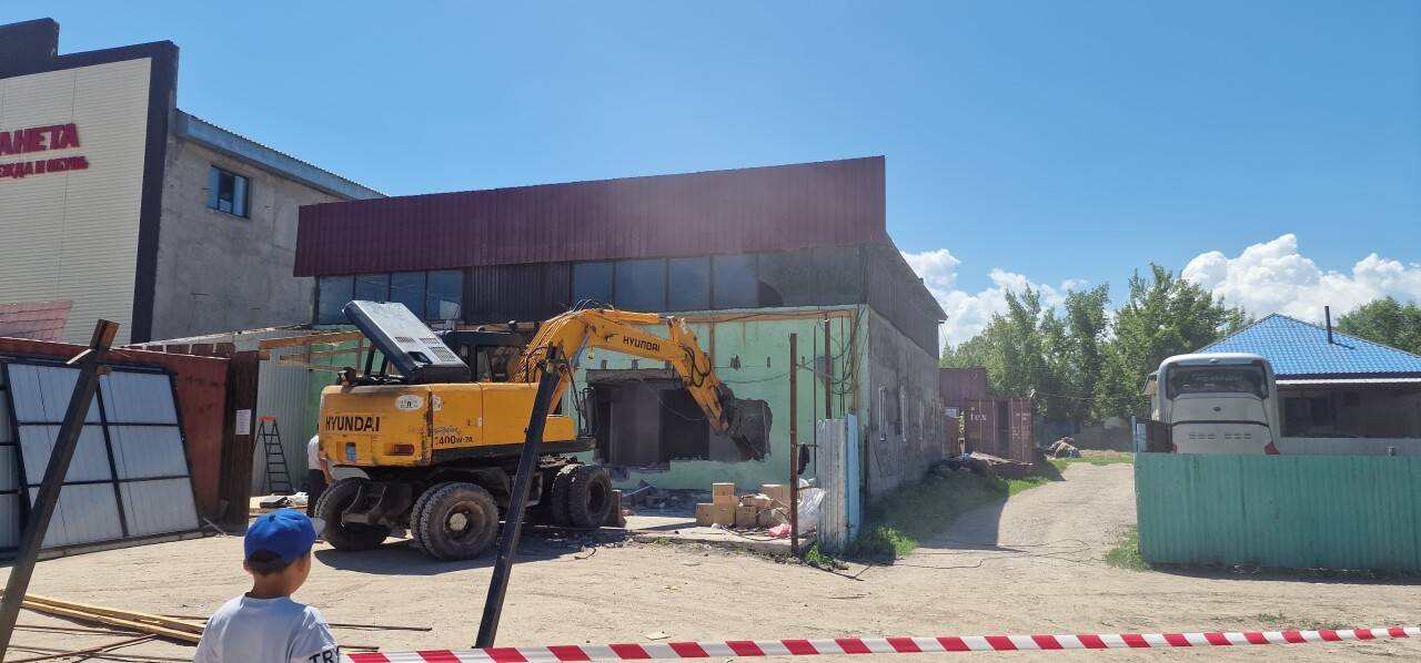 В Алматинской области снесли незаконно возведенное здание