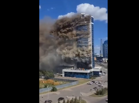 В Астане загорелся жилой многоэтажный дом