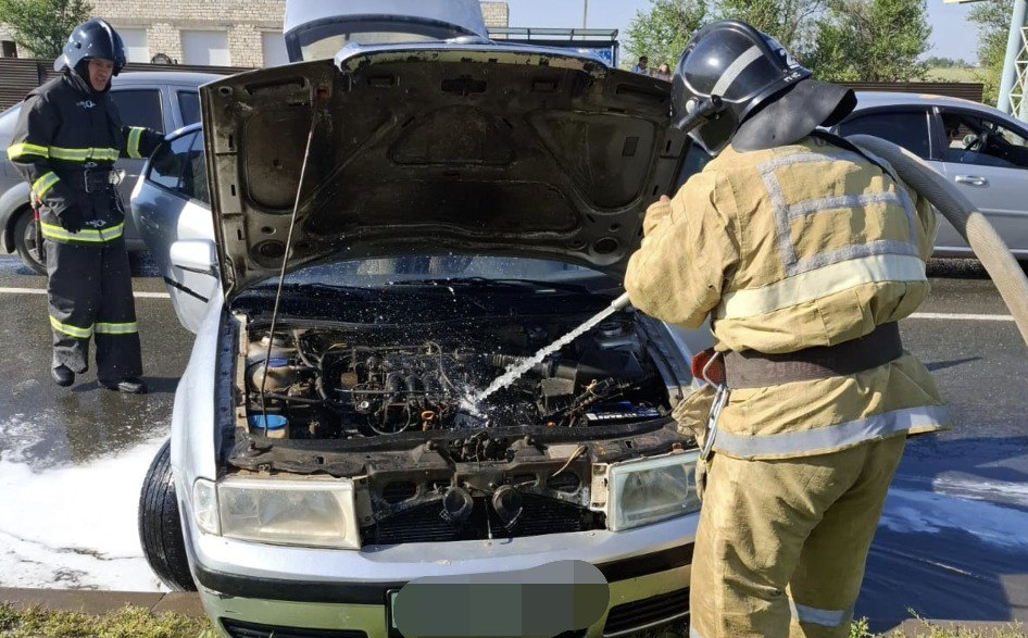 В Актобе потушили автомобиль